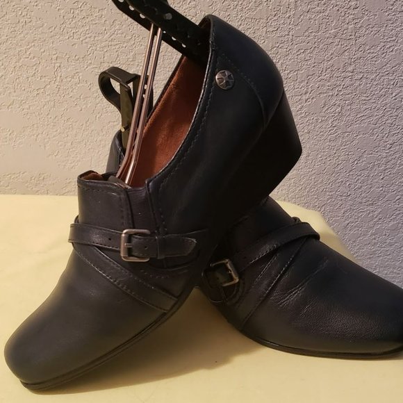 Naturalizer Shoes - Naturalizer Womens sz 9M Wedge Heel, Slip on, Leather Navy Comfort